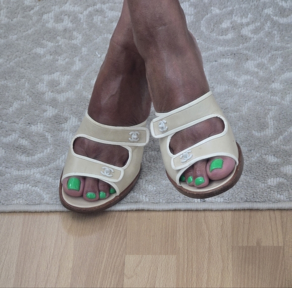 Chanel Vintage Elegant Cream Women's Heels - Picture 4 of 17